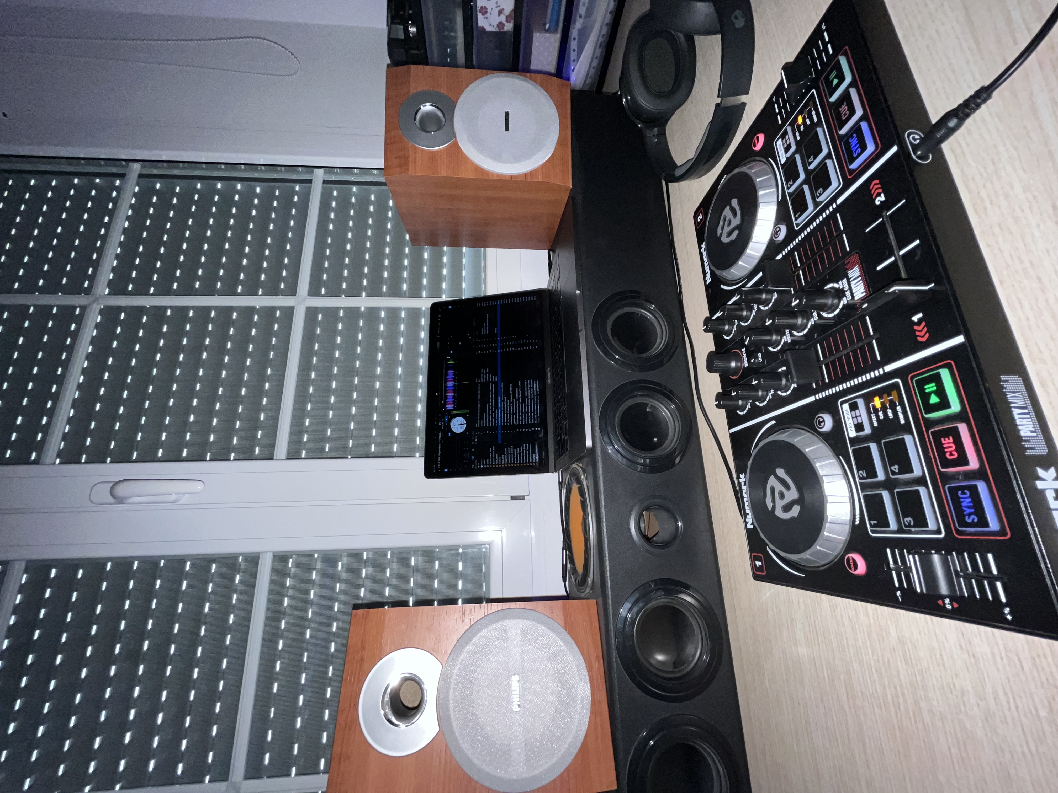 Controladora preparada para una sesión de DJ